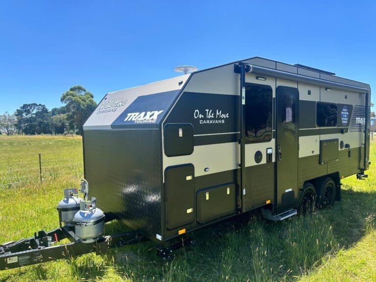 On The Move Caravans Traxx Tourer 19' Centre Door - Caravans