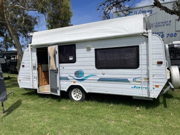  Motorhomes and Camper Trailers