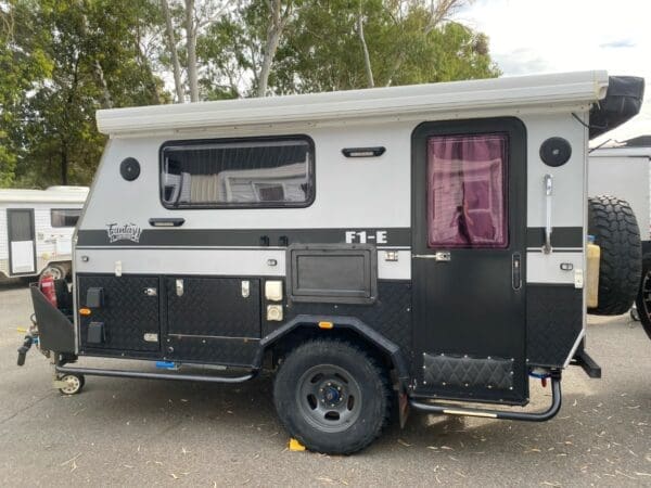  Motorhomes and Camper Trailers