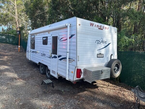  Motorhomes and Camper Trailers