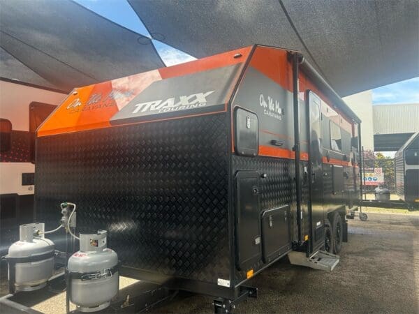 On The Move Caravans Traxx Touring 19'6 Centre Door Family - Caravans