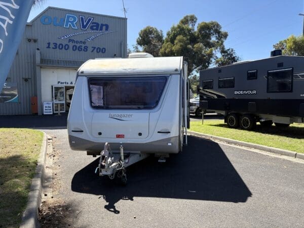  Motorhomes and Camper Trailers