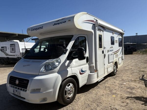  Motorhomes and Camper Trailers