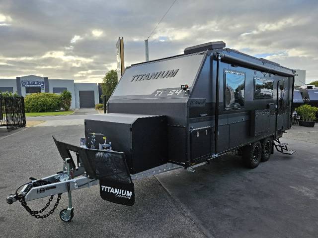 TITANIUM S4 20'6 REAR DOOR CLUB - Caravans