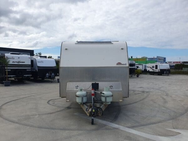  Motorhomes and Camper Trailers