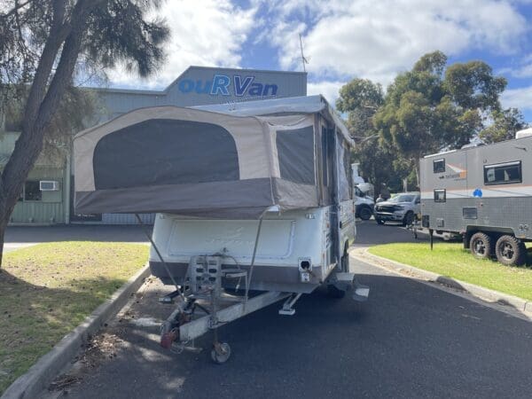  Motorhomes and Camper Trailers