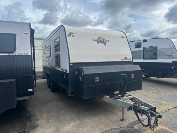  Motorhomes and Camper Trailers