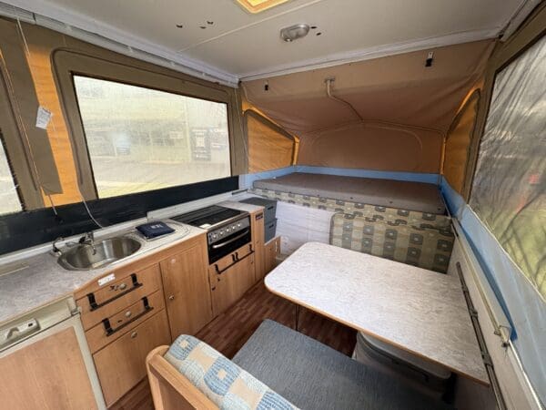  Motorhomes and Camper Trailers