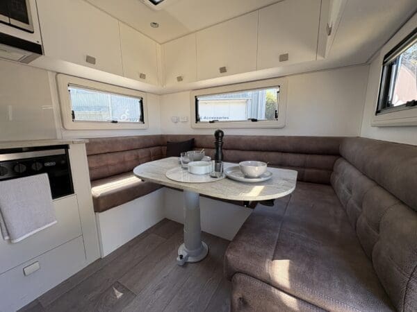  Motorhomes and Camper Trailers