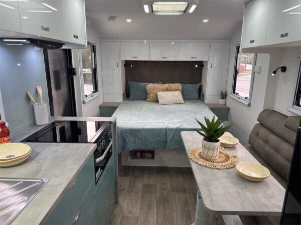  Motorhomes and Camper Trailers