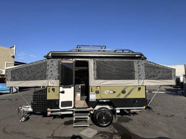  Motorhomes and Camper Trailers