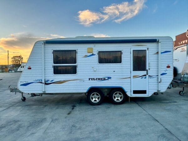  Motorhomes and Camper Trailers