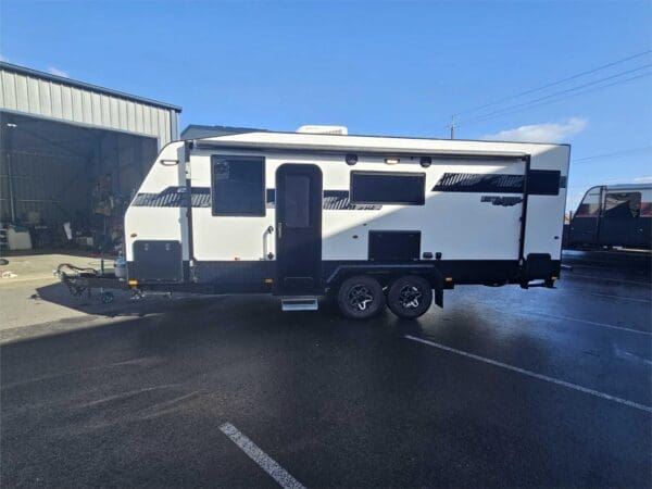  Motorhomes and Camper Trailers