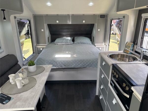 Motorhomes and Camper Trailers