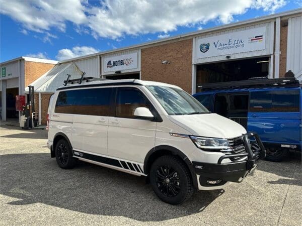 Motorhomes and Camper Trailers