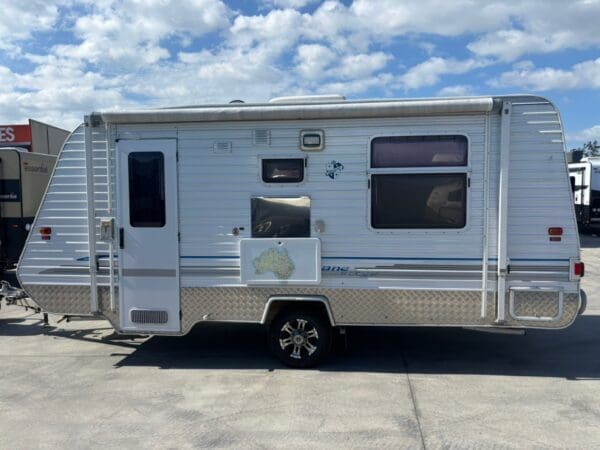  Motorhomes and Camper Trailers
