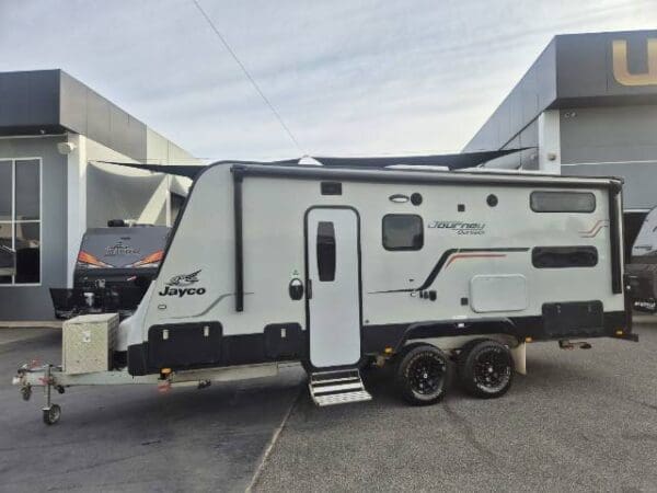  Motorhomes and Camper Trailers