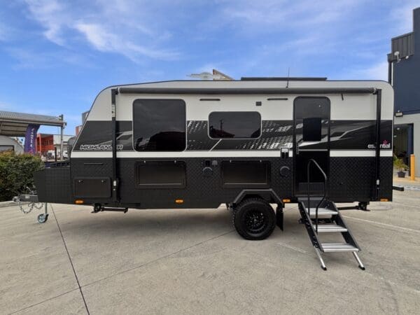  Motorhomes and Camper Trailers