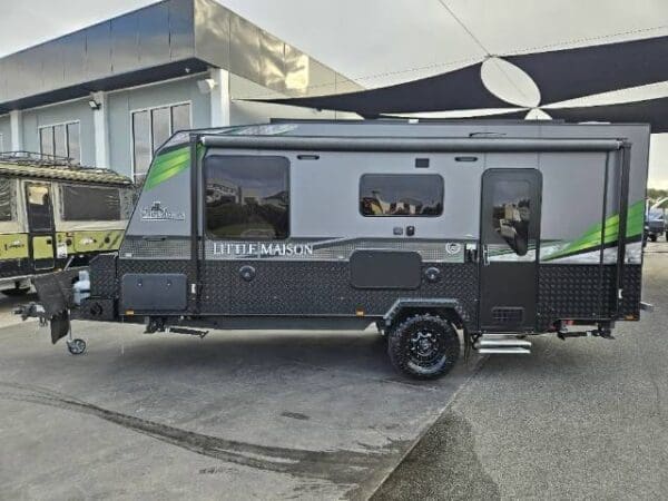  Motorhomes and Camper Trailers