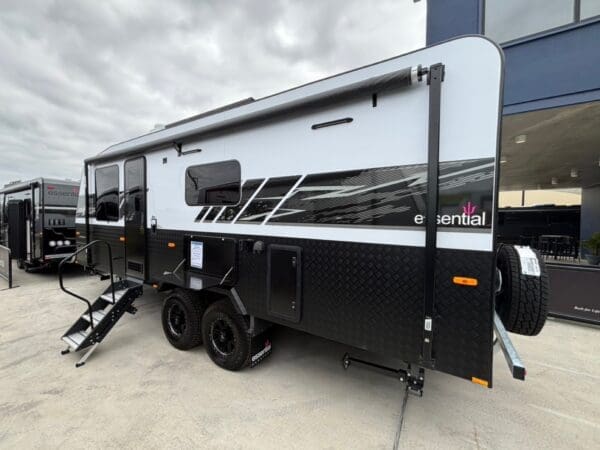 420</strong><br><br>2025 ESSENTIAL OUTLANDER DESIGN 7.7 - 21'8 LARGE ENSUITE OFF ROAD CARAVAN<br><br>Welcome to Essential’s Full Off Road Ally Frame Outlander. Combining a full one-piece fiberglass XPS sandwich panel front