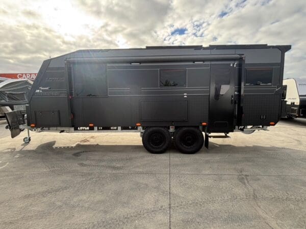  Motorhomes and Camper Trailers