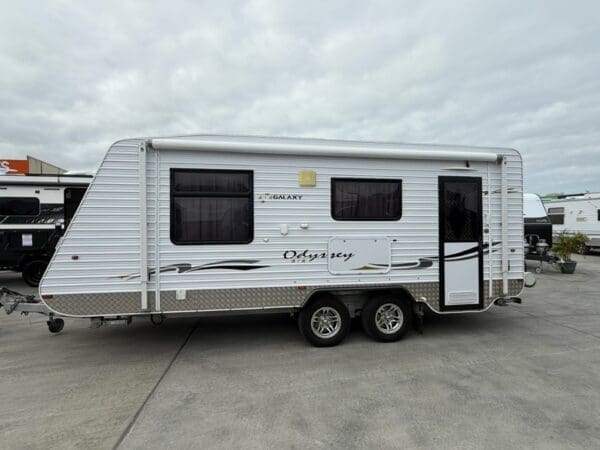  Motorhomes and Camper Trailers