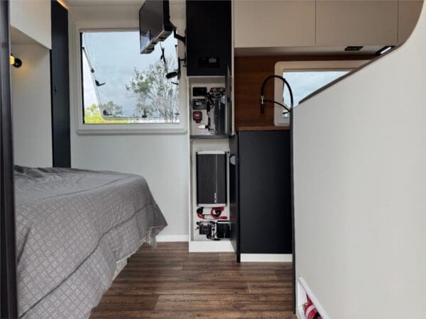  Motorhomes and Camper Trailers