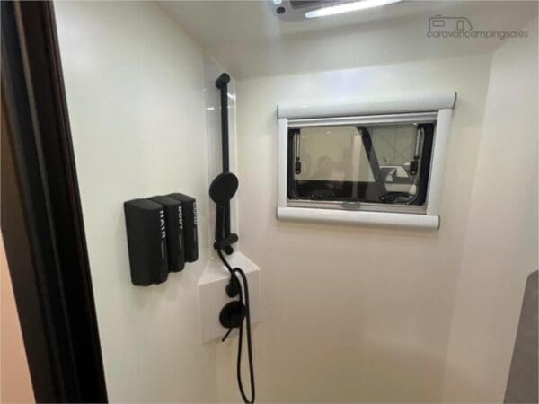  Motorhomes and Camper Trailers