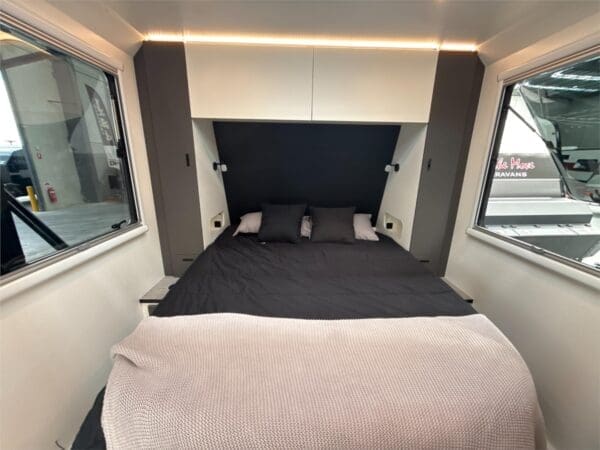  Motorhomes and Camper Trailers