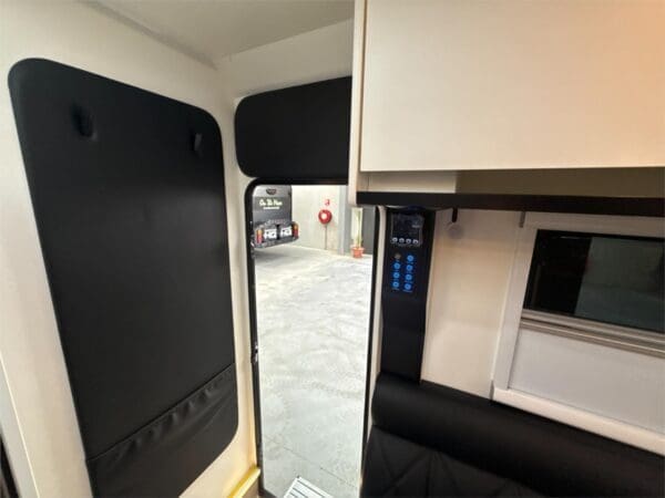 990 <br />Location:  Caravan HQ Victoria