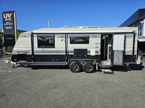 Motorhomes and Camper Trailers