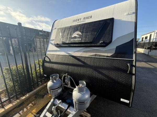  Motorhomes and Camper Trailers