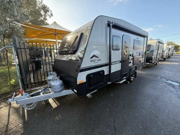  Motorhomes and Camper Trailers