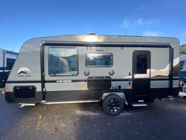  Motorhomes and Camper Trailers