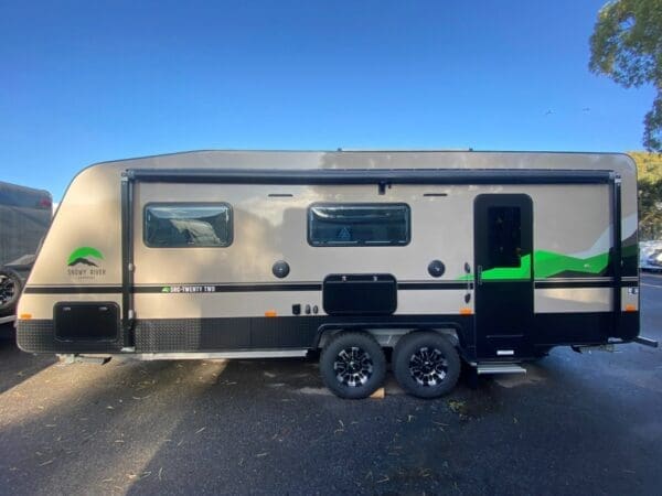  Motorhomes and Camper Trailers