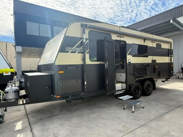  Motorhomes and Camper Trailers