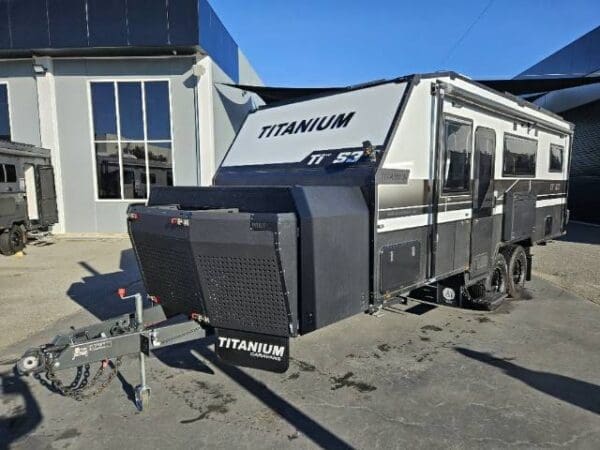 TITANIUM S3 21FD 21' CLUB LARGE ENSUITE - Caravans