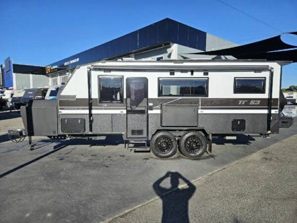  Motorhomes and Camper Trailers