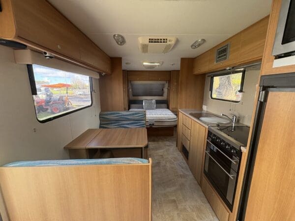 Motorhomes and Camper Trailers