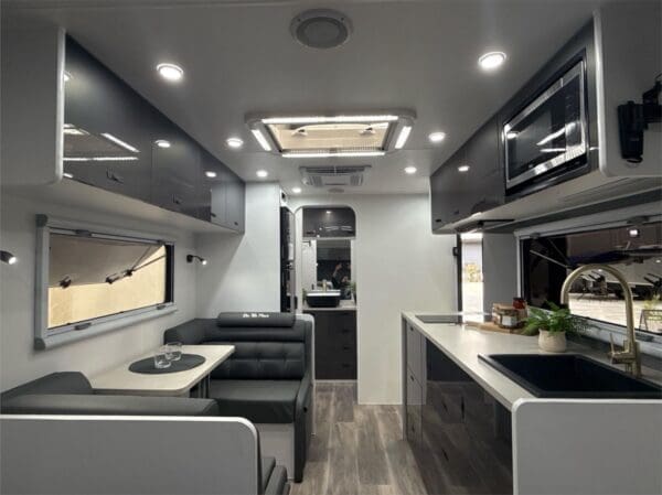 990 <br /><br />Location:  Caravan HQ Victoria