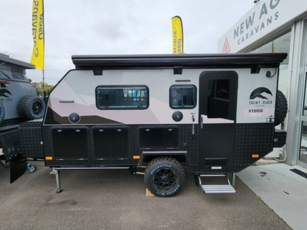  Motorhomes and Camper Trailers