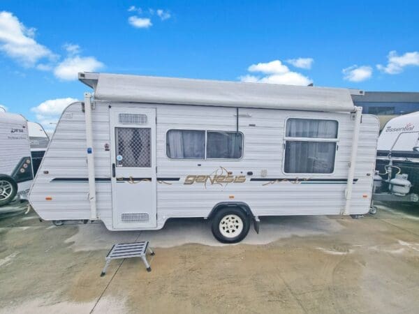  Motorhomes and Camper Trailers