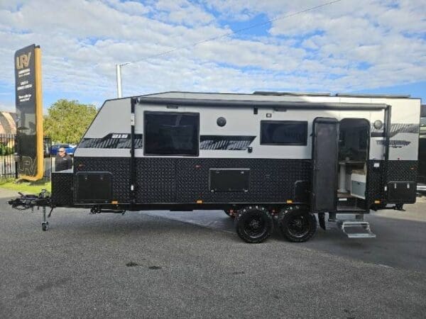  Motorhomes and Camper Trailers